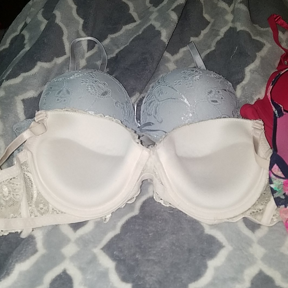 4 bras
